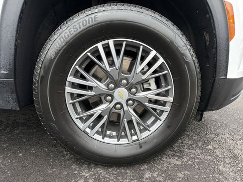 Used 2025 Chevrolet Traverse LT AWD/4WD image 13