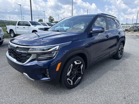 Used 2024 Kia Seltos SX w/ SX Sunroof Package AWD/4WD image 3