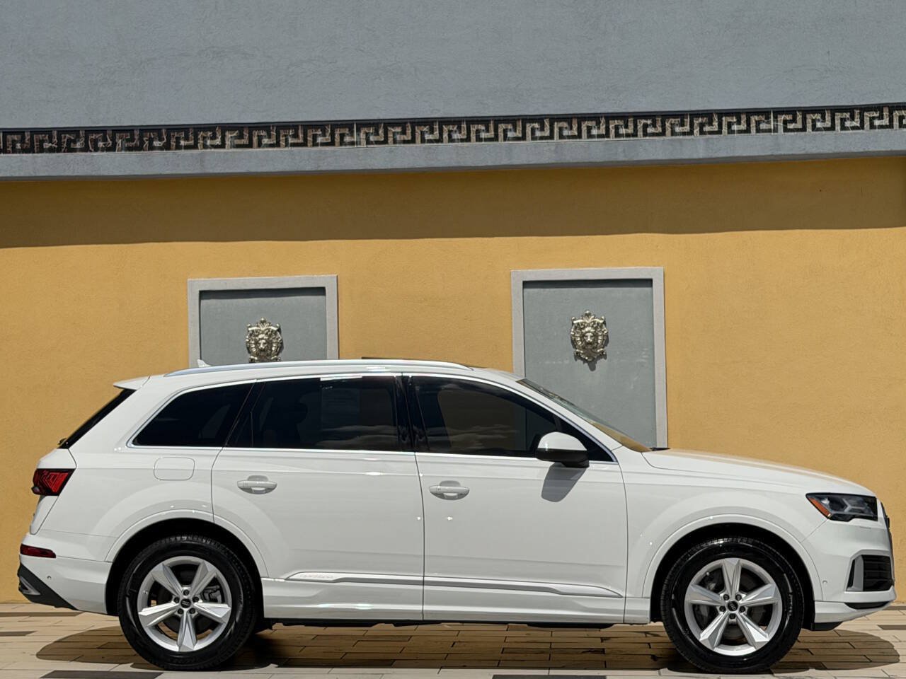 Used 2023 Audi Q7 2.0T Premium w/ Convenience Package AWD/4WD image 7