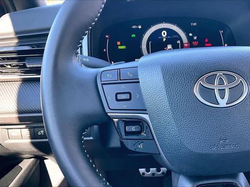 Used 2025 Toyota Camry SE image 22