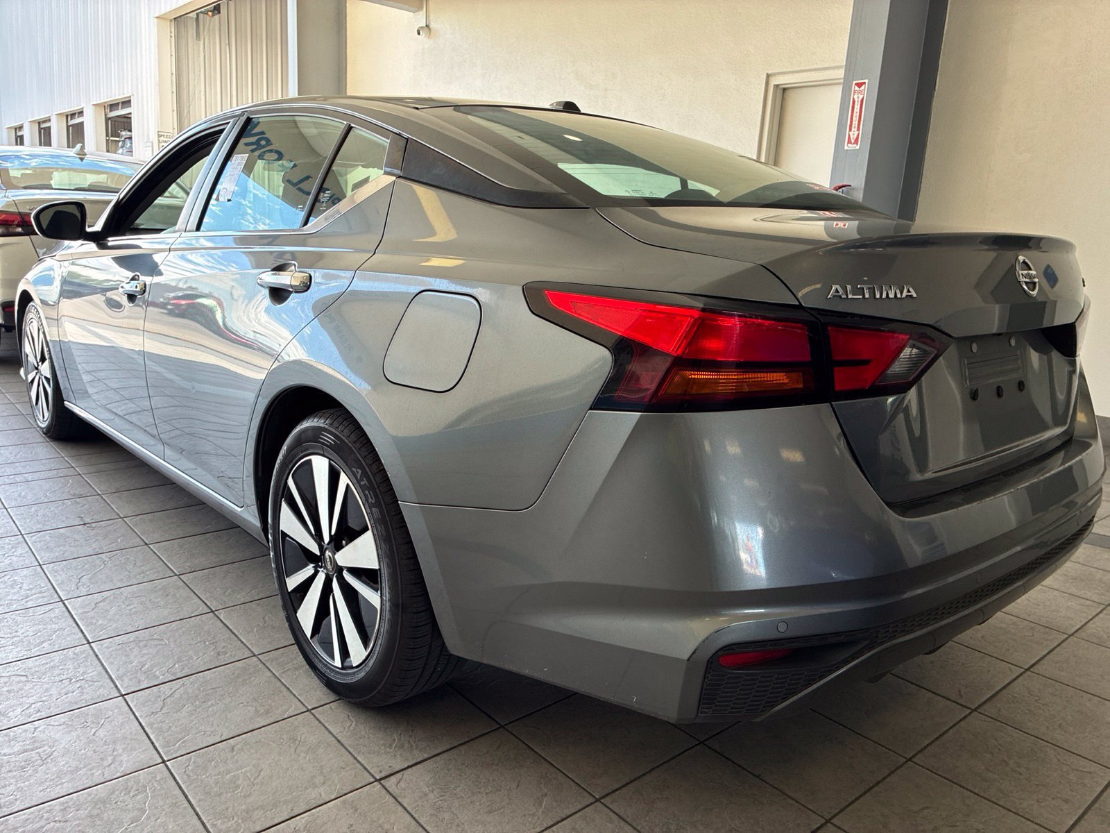 Used 2022 Nissan Altima 2.5 SV FWD image 4