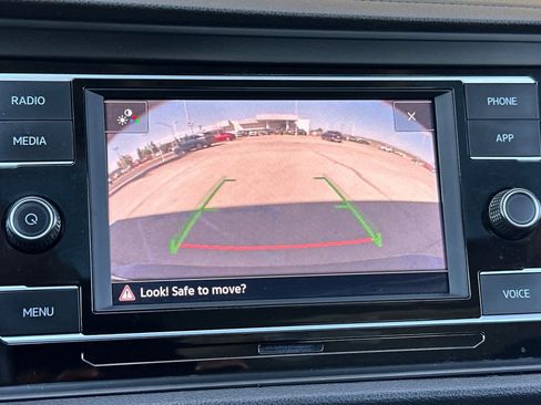 Used 2024 Volkswagen Jetta SE FWD image 17