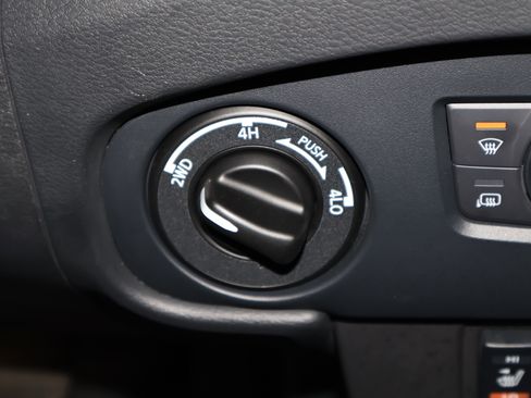 Used 2022 Nissan Frontier SV image 27