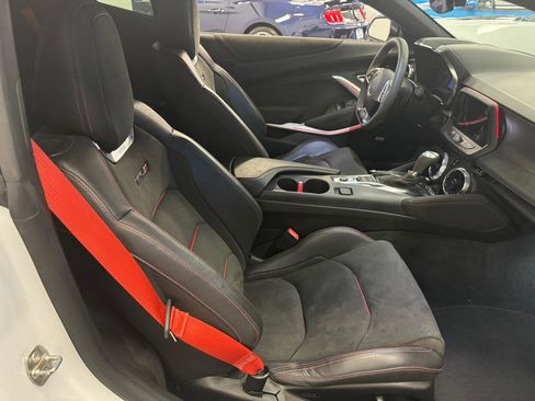 Used 2019 Chevrolet Camaro ZL1 RWD image 16