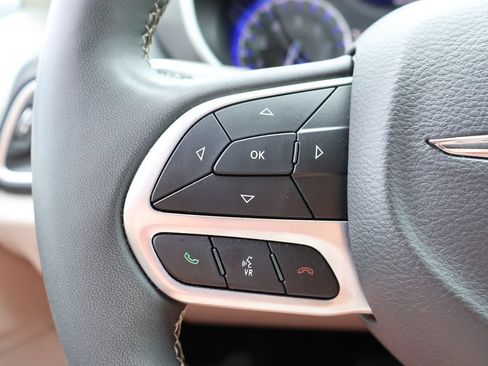 Used 2024 Chrysler Pacifica Touring-L FWD image 24