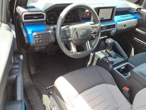 Used 2025 Toyota Tacoma TRD Off-Road AWD/4WD image 18