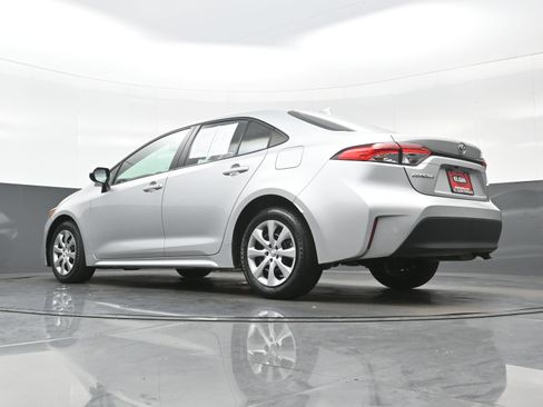 Used 2025 Toyota Corolla LE FWD image 28