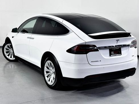 Used 2018 Tesla Model X 75D image 12
