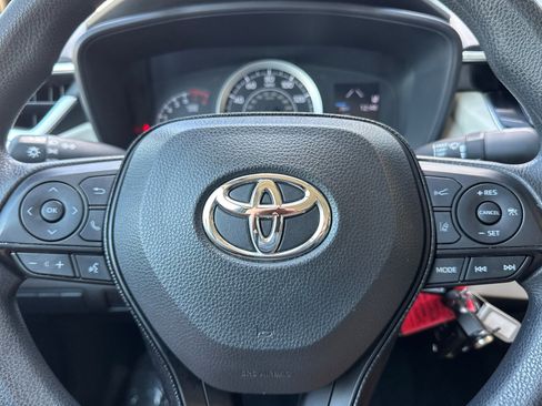 Used 2021 Toyota Corolla LE FWD image 16