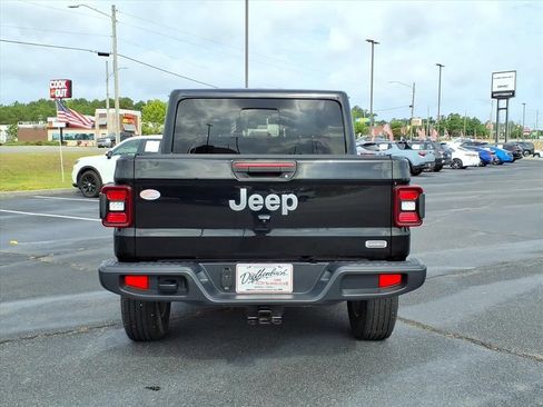 Used 2022 Jeep Gladiator Overland w/ Popular Equipment Package AWD/4WD image 16