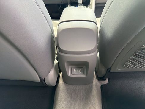 Used 2024 Hyundai Elantra SEL w/ Convenience Package image 20