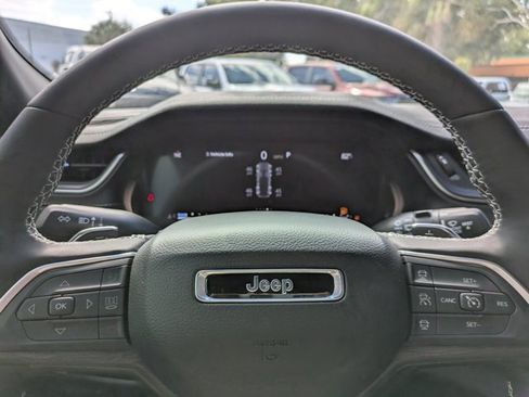 New 2025 Jeep Grand Cherokee Limited w/ Black Appearance Package image 31