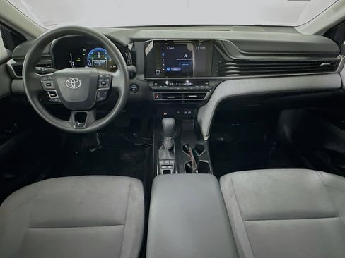 Used 2025 Toyota Camry LE image 27