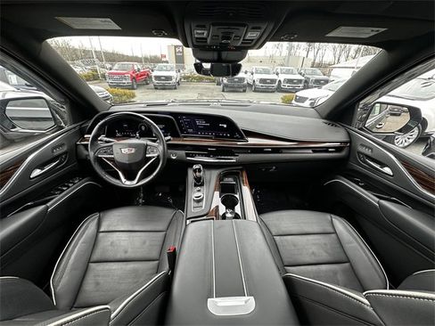 Used 2023 Cadillac Escalade Premium Luxury image 16