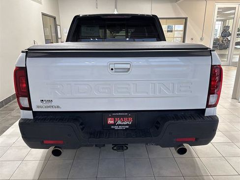 Used 2025 Honda Ridgeline Black Edition image 3