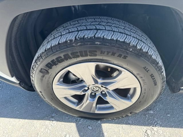 Used 2025 Toyota RAV4 XLE AWD/4WD image 23