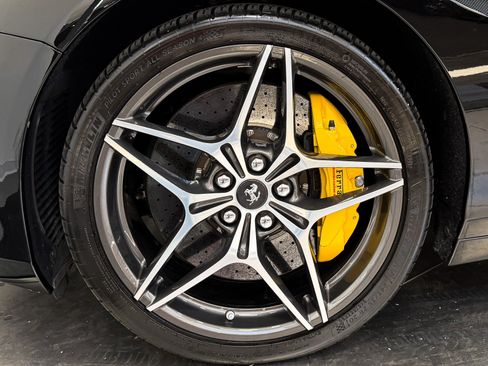 Used 2016 Ferrari California T RWD image 10
