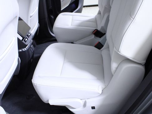 Used 2026 Cadillac Vistiq Sport image 13