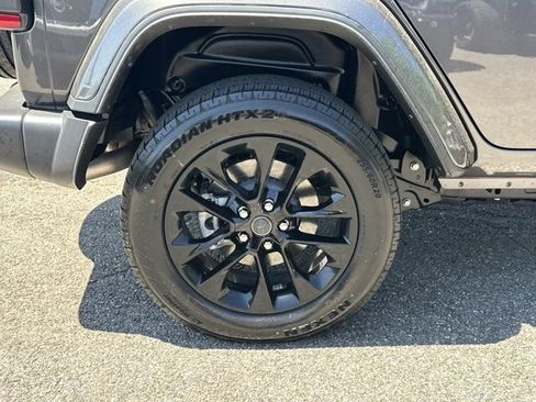 Used 2025 Jeep Wrangler Unlimited Sahara w/ Safety Group AWD/4WD image 22