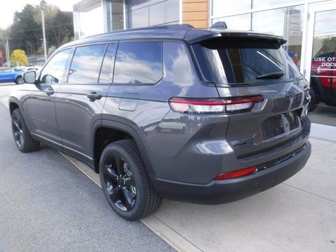 New 2025 Jeep Grand Cherokee L Limited w/ Black Appearance Package image 10