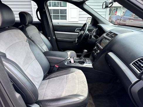 Used 2017 Ford Explorer XLT w/ Equipment Group 202A image 16