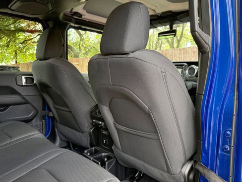 Used 2019 Jeep Wrangler Unlimited Sahara AWD/4WD image 47
