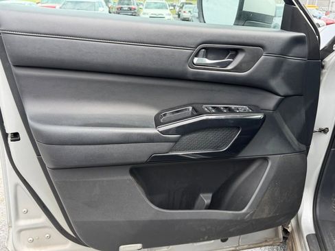 Used 2022 Nissan Pathfinder SV w/ SV Black Package image 14