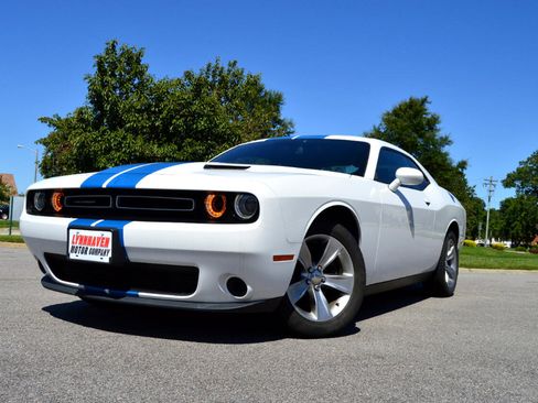 Used 2018 Dodge Challenger SXT image 22