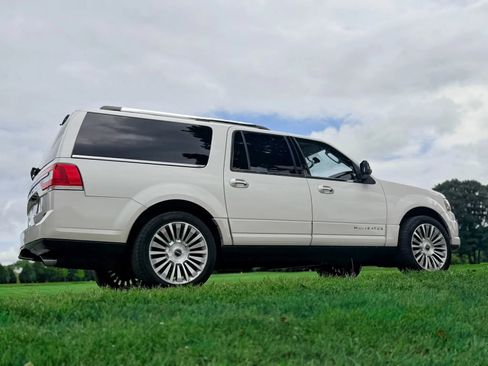 Used 2015 Lincoln Navigator L 4WD w/ Equipment Group 101A Reserve image 32