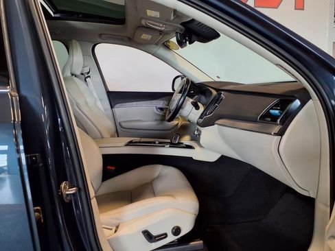 Used 2023 Volvo XC90 B6 Plus image 13