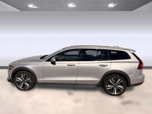 Certified 2025 Volvo V60 B5 Cross Country Plus image 2