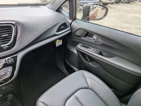 New 2026 Chrysler Pacifica Select FWD image 17