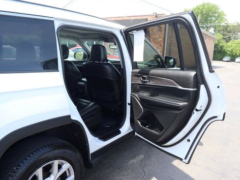 Used 2022 Jeep Grand Cherokee L Limited AWD/4WD image 13