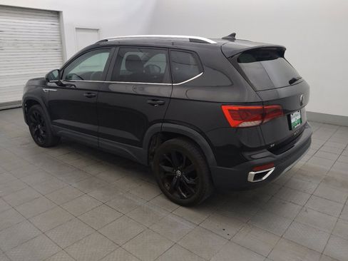 Used 2023 Volkswagen Taos SE w/ Panoramic Sunroof Package FWD image 3
