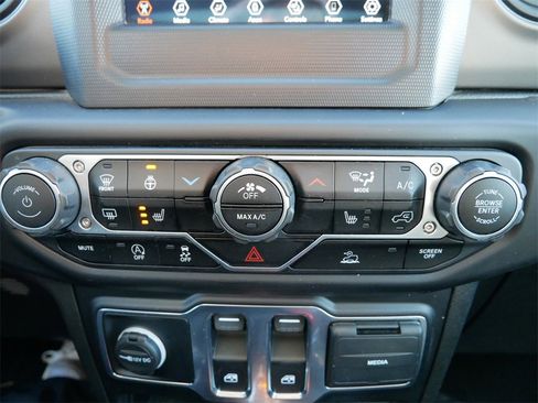 Used 2022 Jeep Wrangler Willys image 21