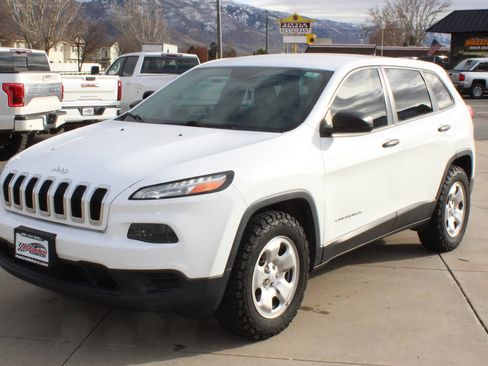 Used 2017 Jeep Cherokee Sport w/ Cold Weather Group image 4