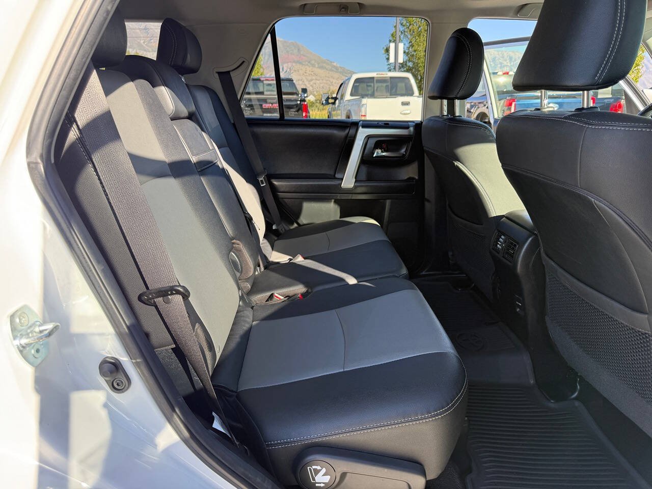 Used 2019 Toyota 4Runner SR5 Premium AWD/4WD image 19