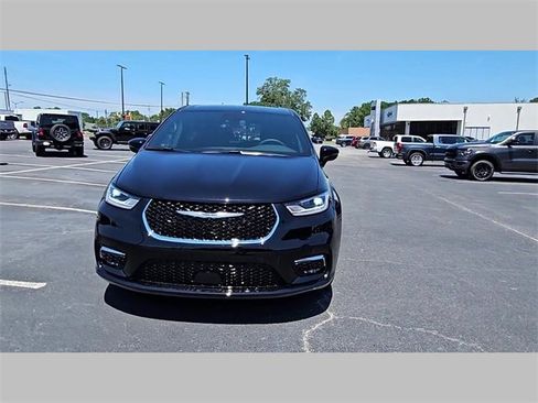 New 2026 Chrysler Pacifica Select image 19