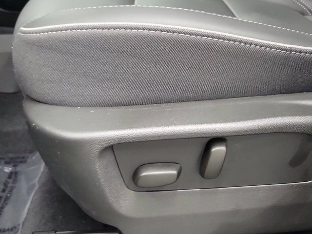 Used 2023 Buick Envision Essence AWD/4WD image 22