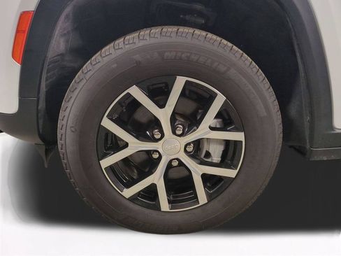 Used 2025 Jeep Grand Cherokee Limited AWD/4WD image 11