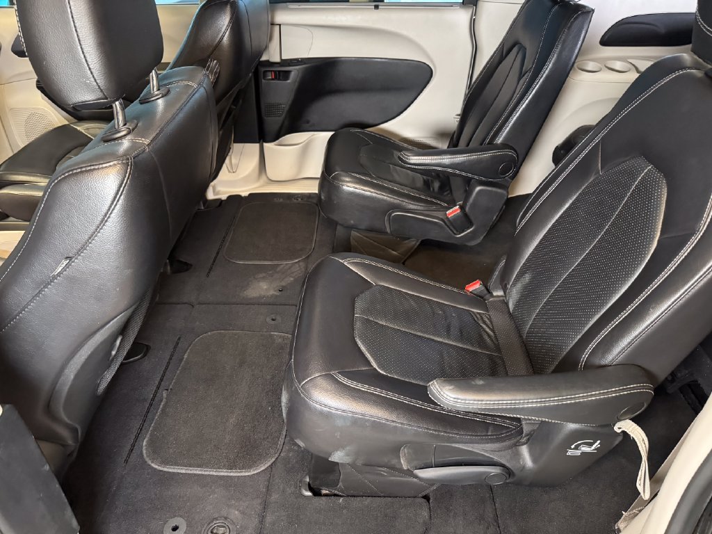 Used 2022 Chrysler Pacifica Touring-L FWD image 20