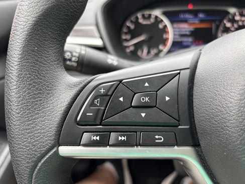 Used 2025 Nissan Altima 2.5 SV FWD image 19