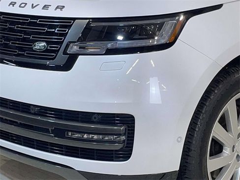 Used 2024 Land Rover Range Rover SE image 4