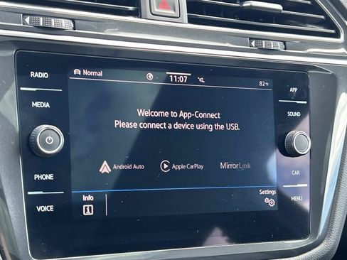Certified 2023 Volkswagen Tiguan SE R-Line AWD/4WD image 33