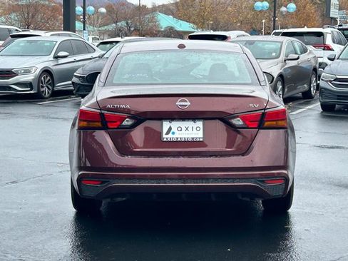 Used 2024 Nissan Altima 2.5 SV FWD image 5