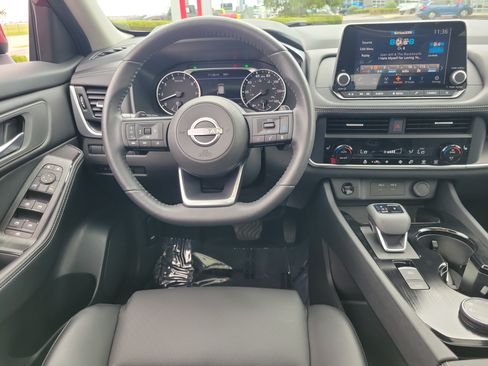 Certified 2024 Nissan Rogue SV w/ SV Premium Package AWD/4WD image 10