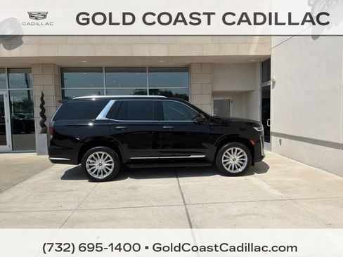 Used 2023 Cadillac Escalade Premium Luxury AWD/4WD image 4