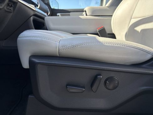 Used 2025 Ford Expedition Platinum AWD/4WD image 14