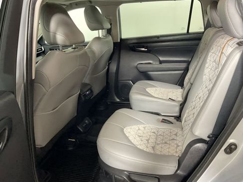 Used 2022 Toyota Highlander Bronze Edition image 21