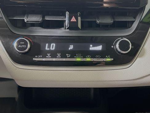 Used 2022 Toyota Corolla LE FWD image 25